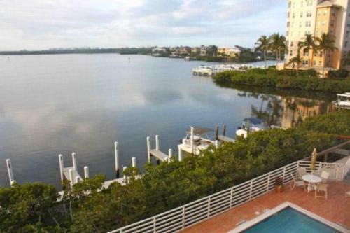 Apartamento Hickory Bay West - Two Bedroom Condominium 204