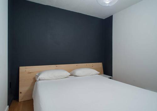 Apartamento Modern, Spacious, Two Bedroom With Balcony!