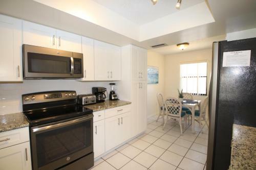Absolute Anna Maria Two-bedroom Apartment