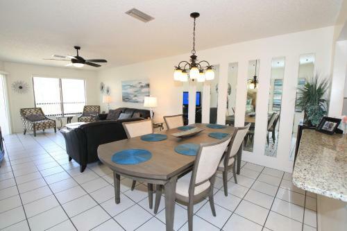 Absolute Anna Maria Two-bedroom Apartment