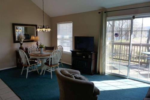 Fall Creek 4bdr Condo (42, 9&10)
