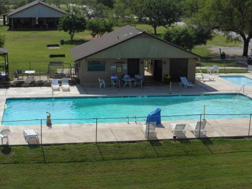Bay Landing Camping Resort Deluxe Cabin 28