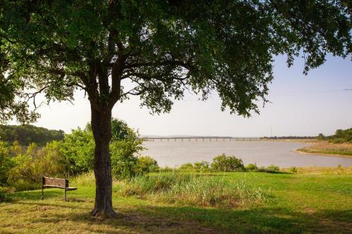 Bay Landing Camping Resort Deluxe Cabin 28