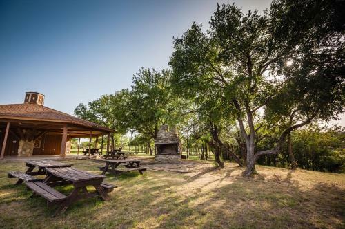 Bay Landing Camping Resort Deluxe Cabin 28