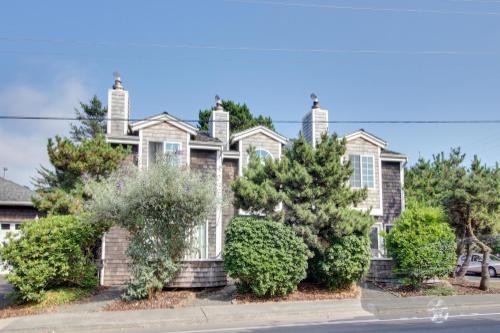 Beaches Inn | Orca Bay Townhouse