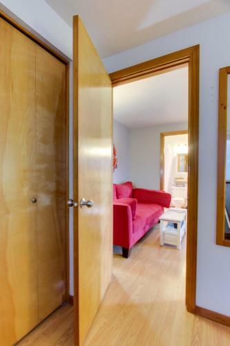 Beaches Inn | Captains Cove Cottage 9
