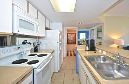 Sunrise Suites Big Kahuna Suite #202
