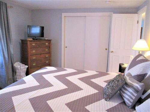 387 Strawberry Hill - 4 Bedroom