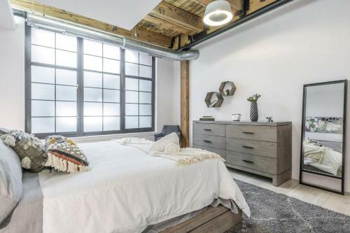 Apartamento Spacious & Private 3 Bdr Luxury Condo In Downtown!
