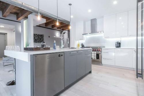 Apartamento Spacious & Private 3 Bdr Luxury Condo In Downtown!