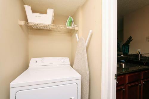 Deluxe Clearwater Apartment (cp-614)