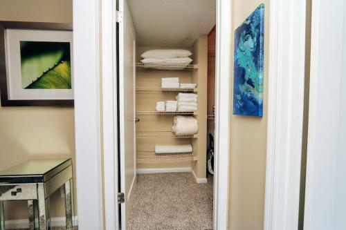 Deluxe Clearwater Apartment (cp-614)