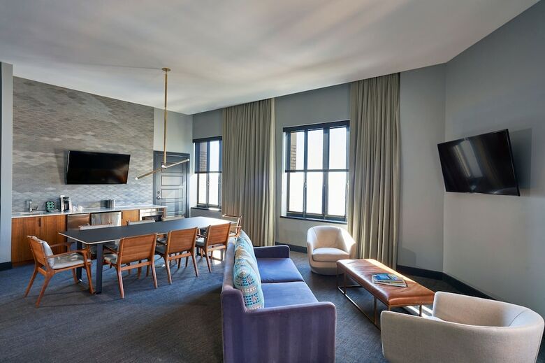 Cambria Hotel Downtown Dallas