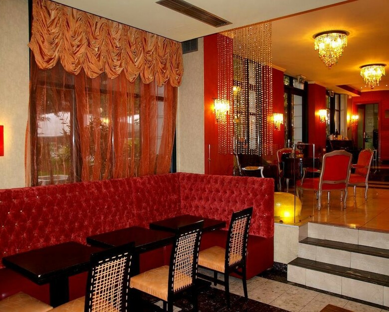 Delphi Art Hotel