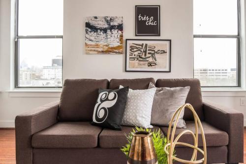 Apartamento Chic Central Uptown Loft 1br @ Shopping + Dining