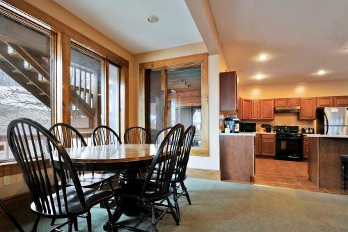 Wolverton Heights Ten-bedroom Chalet