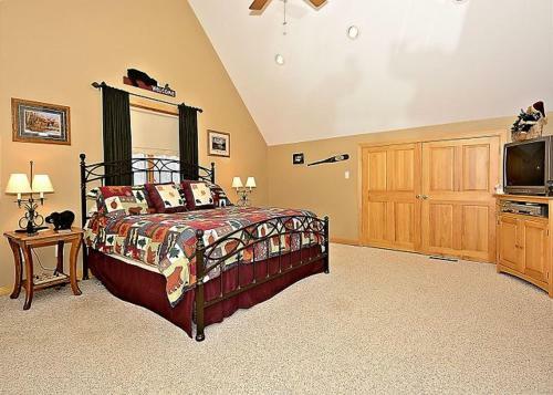 Ski Bums Inn Five-bedroom Chalet