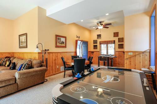 Sunnyside Five-bedroom Chalet