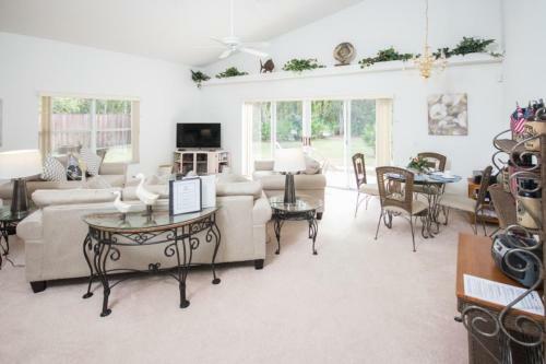 Carole's Thousand Oaks Villa - Four Bedroom Home