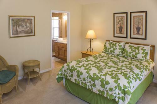 Mark's Sunrise Lakes Villa - Four Bedroom Home