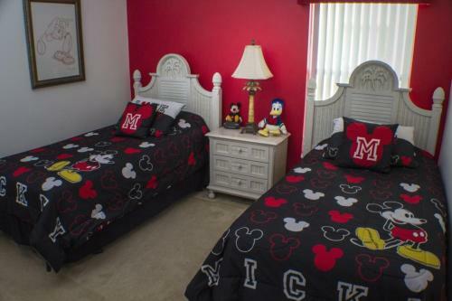 Mickey Magic Retreat - Four Bedroom Home