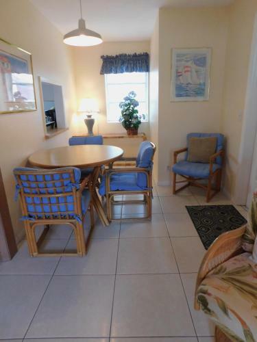 Apartamento The Grove Beach Condominiums