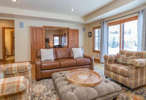 1054 Gold Dust Dr Edwards Home
