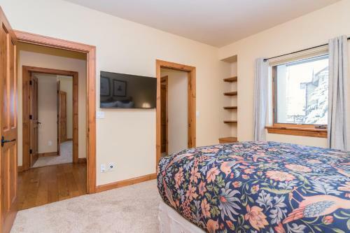 1054 Gold Dust Dr Edwards Home