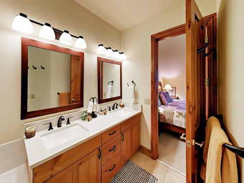 597 Sawatch Drive Townhome Townhouse