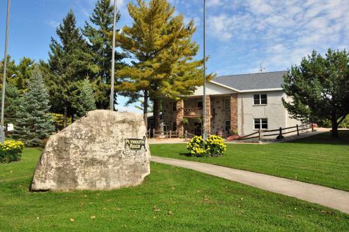 Plymouth Rock Camping Resort Park Model 20