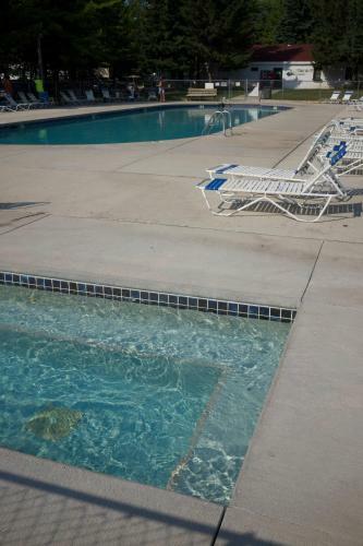 Plymouth Rock Camping Resort Deluxe Cabin 19