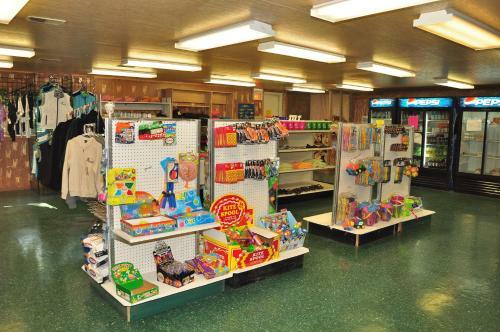 Plymouth Rock Camping Resort Deluxe Cabin 14