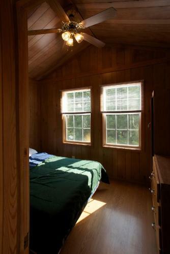 Plymouth Rock Camping Resort Deluxe Cabin 14