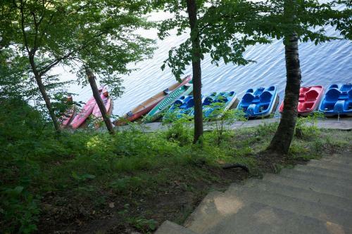 Plymouth Rock Camping Resort Deluxe Cabin 11