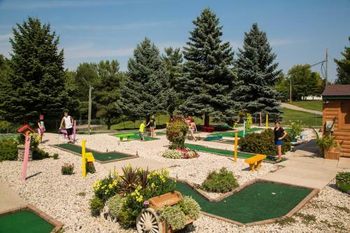 Plymouth Rock Camping Resort Deluxe Cabin 11