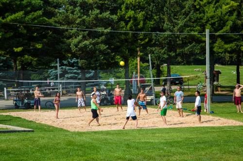Plymouth Rock Camping Resort Deluxe Cabin 11