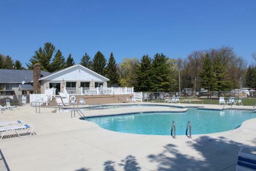 Plymouth Rock Camping Resort Deluxe Cabin 11