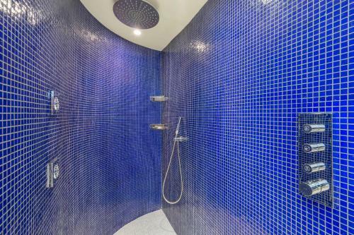 Exemplary Mansion With Luxury Finishes