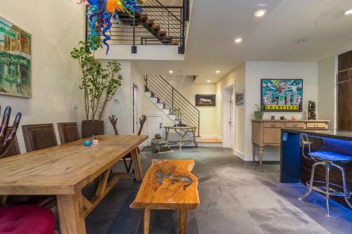 Exemplary Mansion With Luxury Finishes