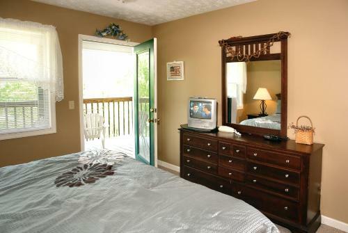 Angel's Roost #1320 - Two Bedroom Cabin