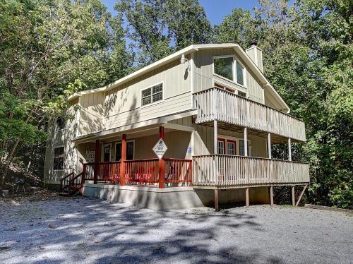 Silver Maple Chalet Chalet