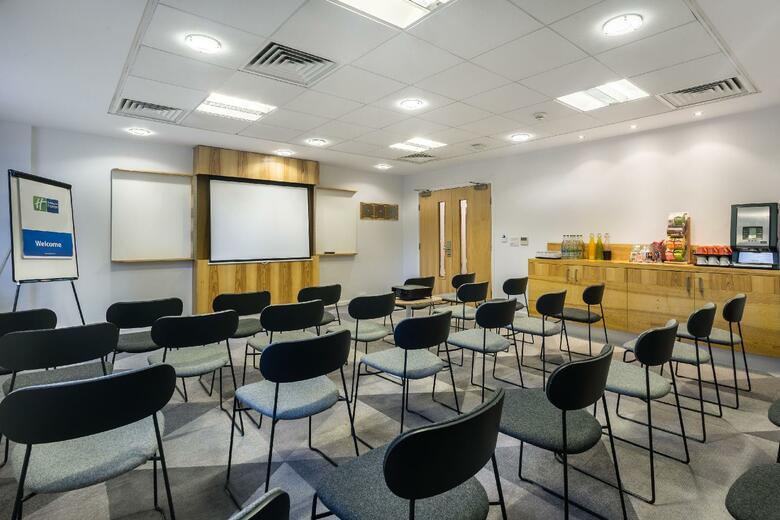Hotel Holiday Inn Express Watford Junction