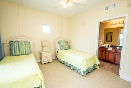 Crystal Tower 701 Apartment