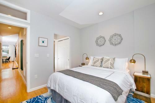 Boho-chic Three Bedroom Apartment Minutes To Nyc