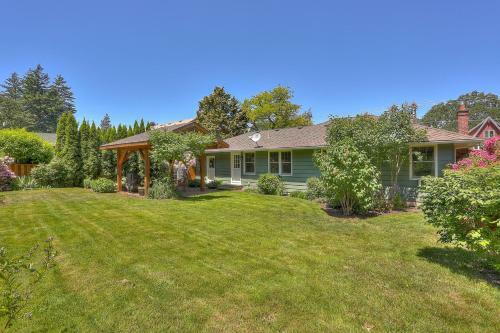 Living Color Cottage
