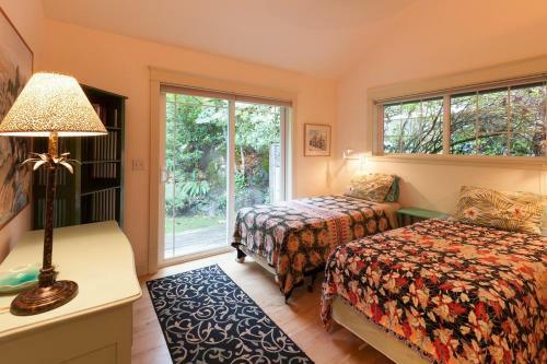 Tree House-river View-2br/1ba