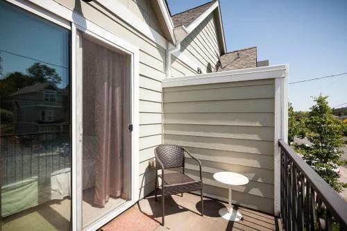Adamsview-rvr/mtn Vws-3br/2b