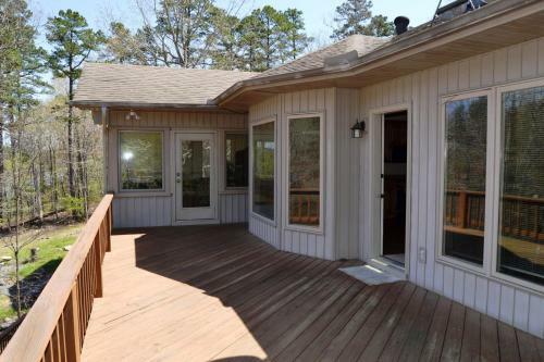 Lake Pineda Home 60