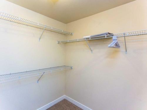 Park Plaza Apartment #876088 Apts