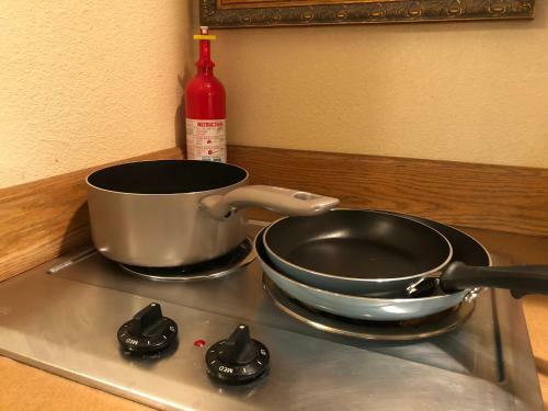 Hot Water Inn & Hostel